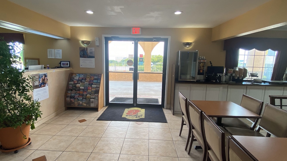 Super 8 by Wyndham Decatur Texas - photo 28