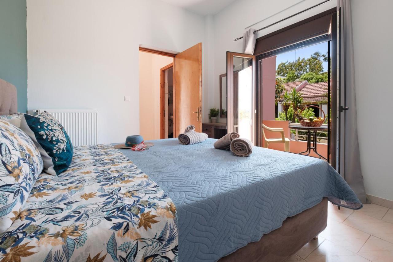 Mouzakitis Apartments 4 — 4-Star Luxury Hotel in Agios Stefanos, Greece