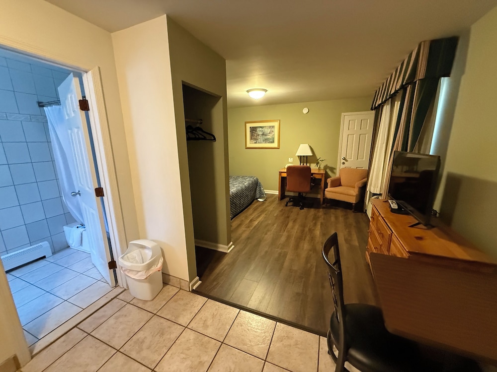 Heidi's Inn - photo 30