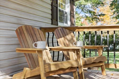 Cozy Home with Game Room and Fire Pit — 4-Star Luxury Hotel in New Paltz, United States