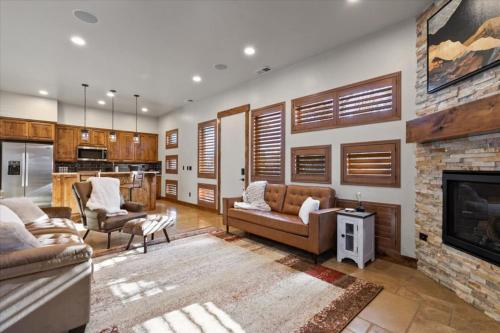 Reno Basecamp 2 King Suites Walk to Food and Fun