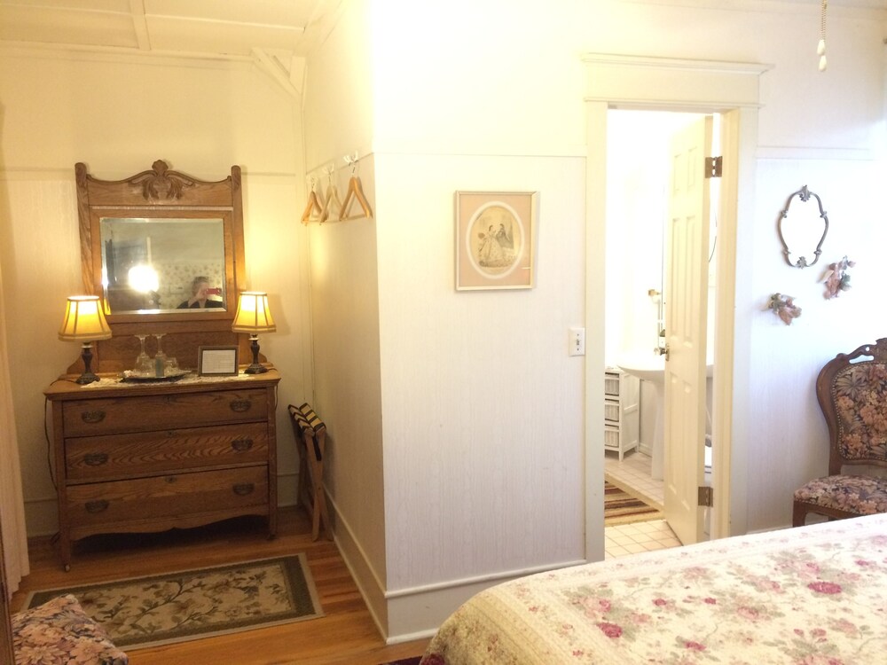 Barretta Gardens Inn - photo 13