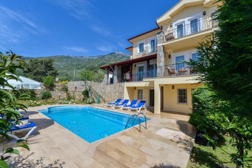 Kilic 5 Bedroom Holiday Villa in Hisaronu — 4-Star Luxury Hotel in Ovacik, Turkey