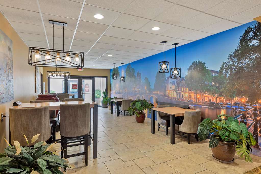 Best Western Plus Swiss Chalet Hotel & Suites - photo 8