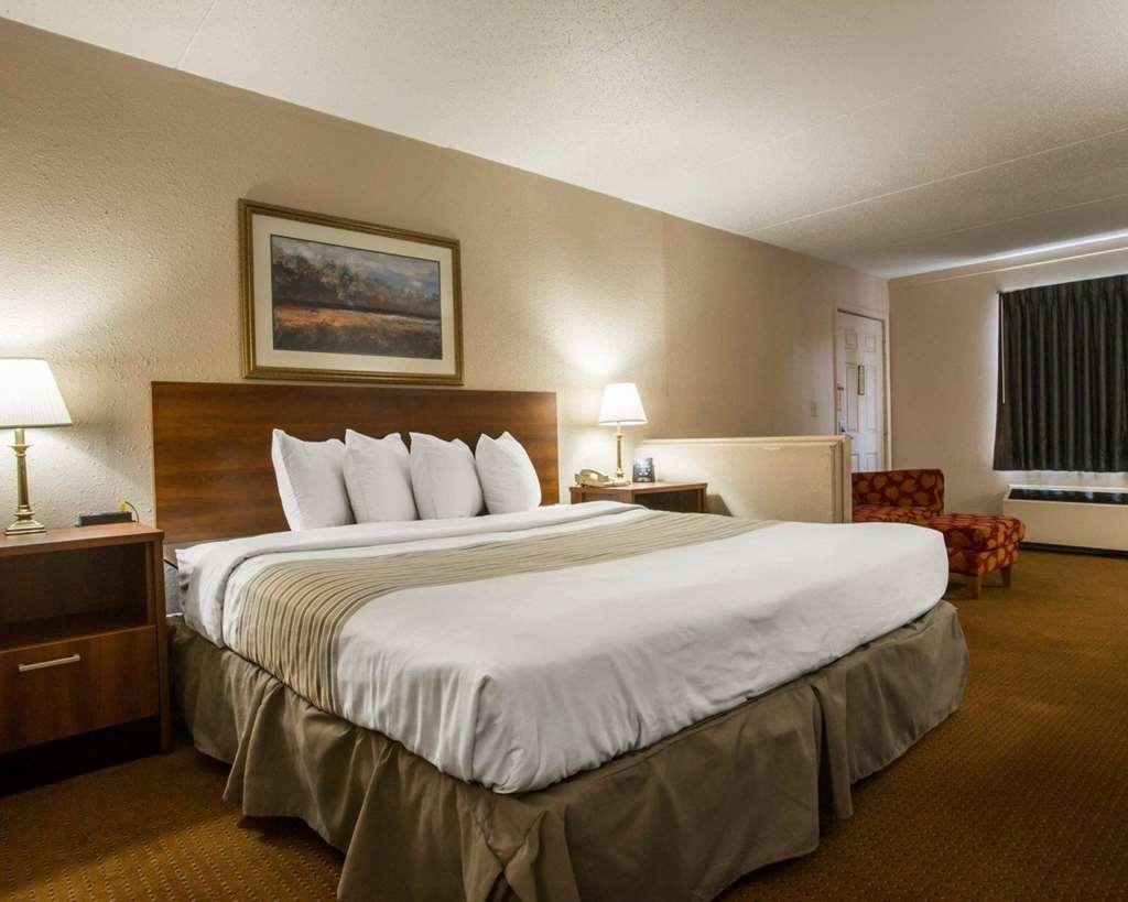 Econo Lodge Inn & Suites Columbus near Fort Benning - photo 11