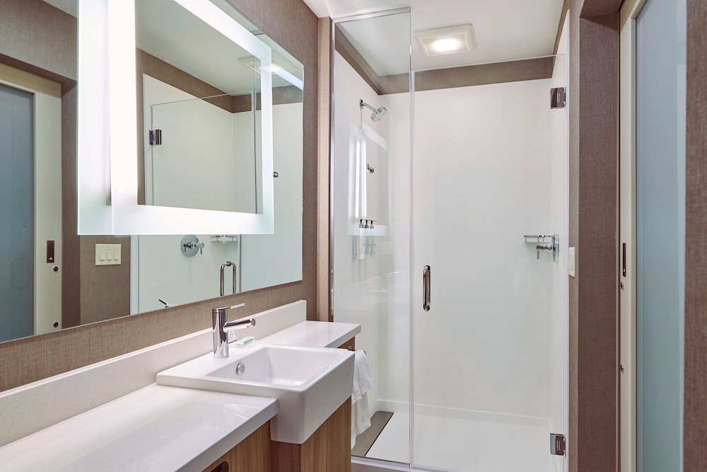 SpringHill Suites by Marriott Medford Airport - photo 17