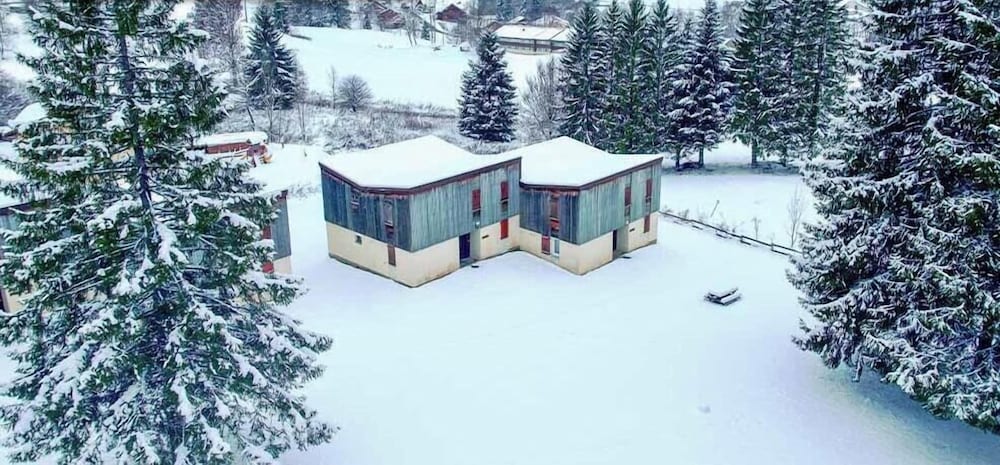 Vvf Les Monts Jura — hotel in Thoiry