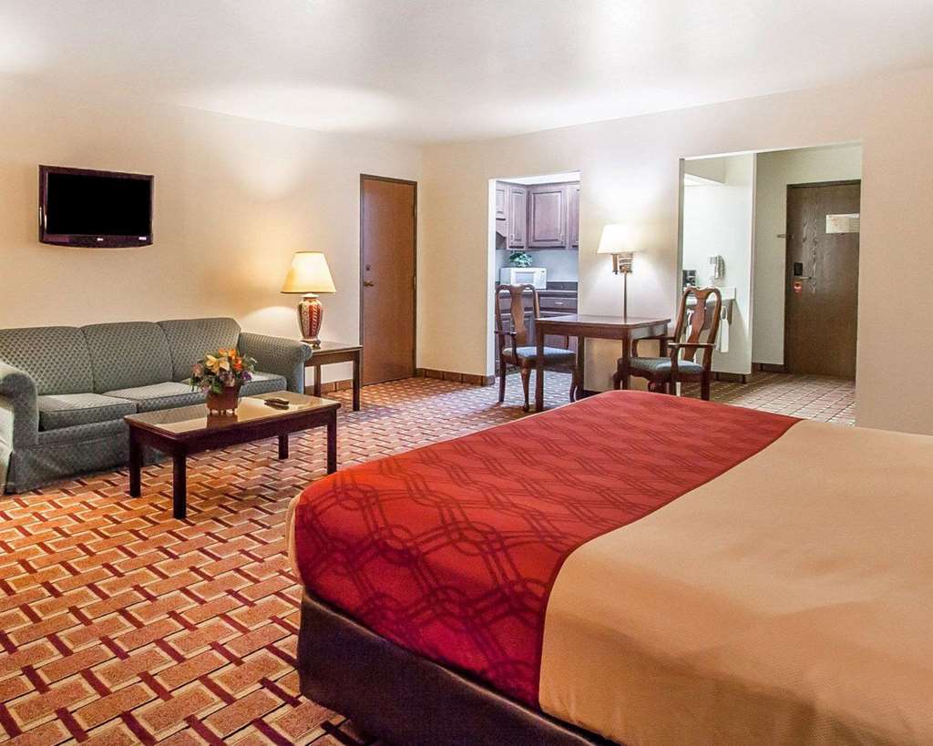 Econo Lodge Dexter - photo 19