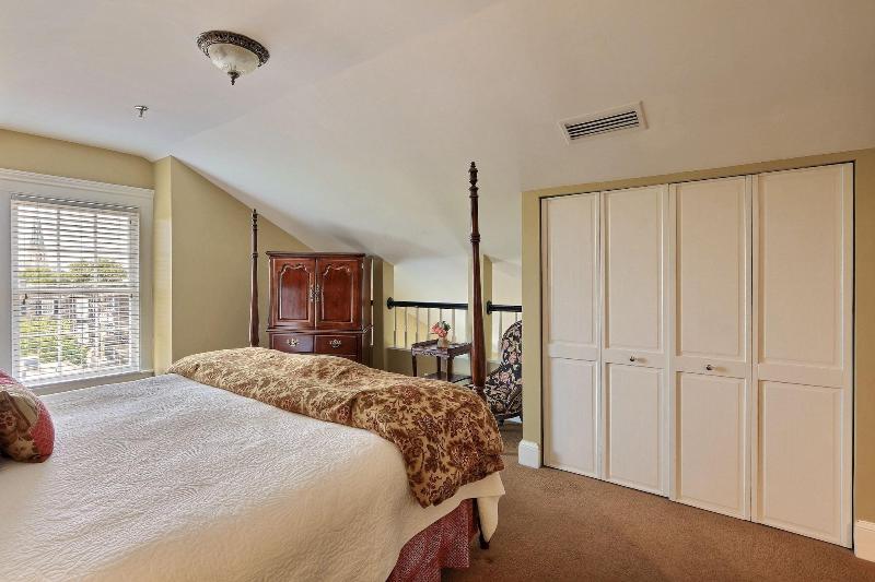 The Presidents Quarters Inn - photo 69