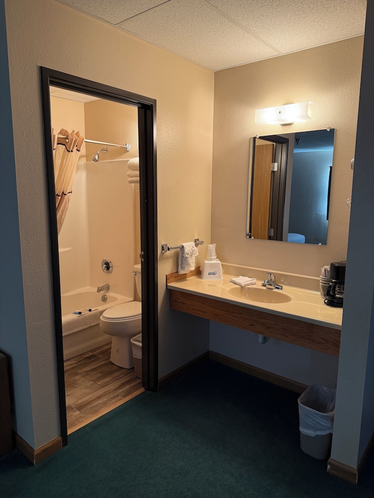 Americas Best Value Inn Torrington - photo 19