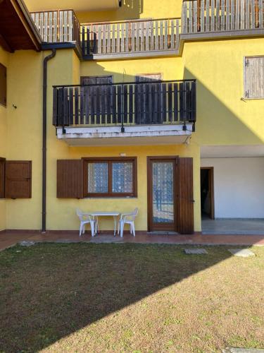 Yellow House — Verres — photo 2