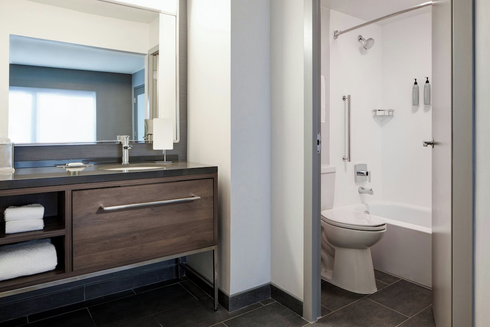 Courtyard by Marriott Chicago Downtown River North - photo 30