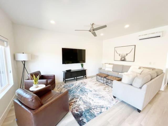 New Family Friendly Townhome W Pool & Hot Tub in American Fork, United States