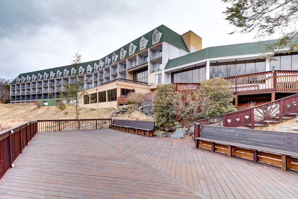 Chateau Resort & Conference Center - photo 36