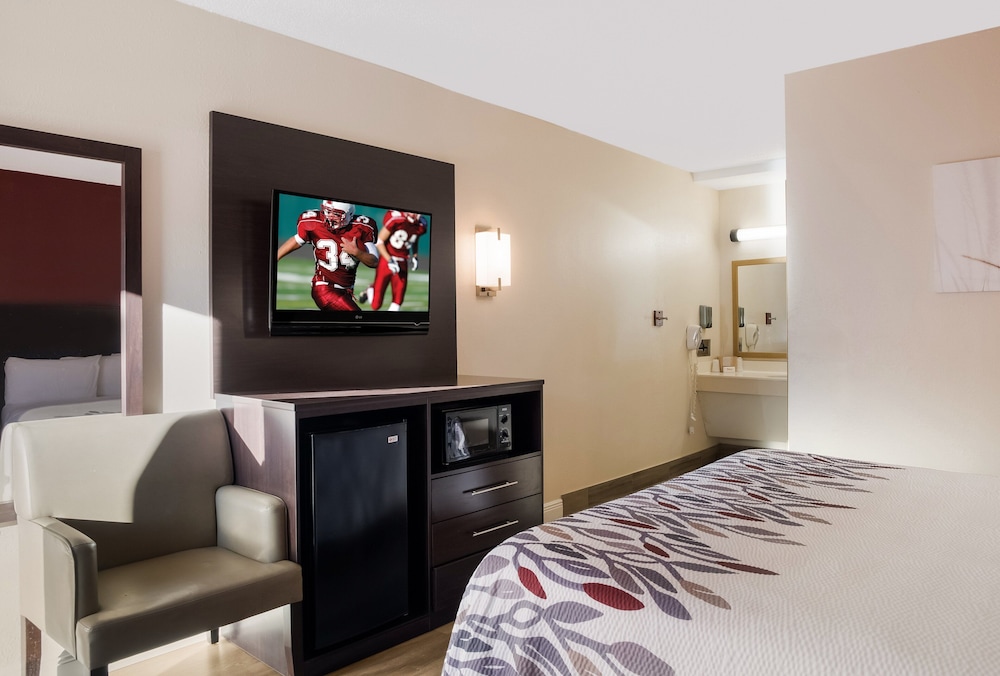 Red Roof Inn Tupelo - photo 15