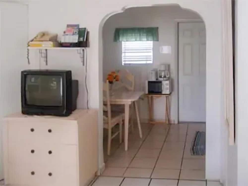 Richard's Motel Extended Stay - photo 13