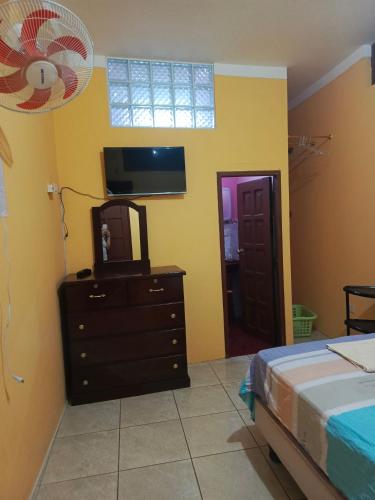 Fragata in Puerto Baquerizo Moreno, Ecuador