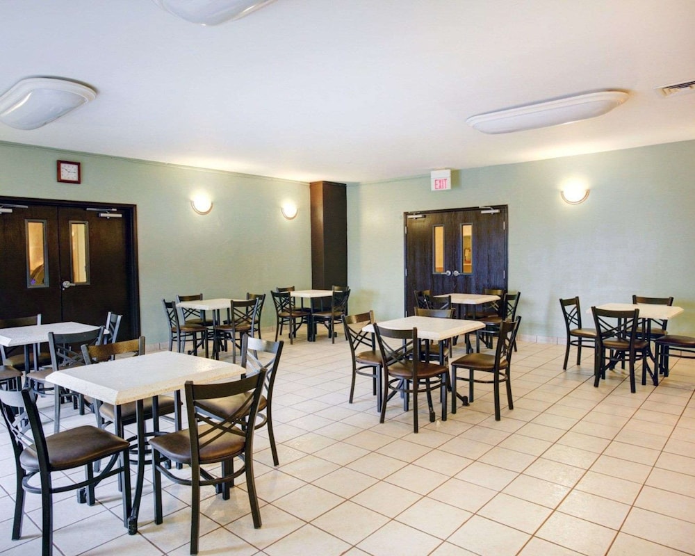 Quality Inn & Suites Airport - photo 36