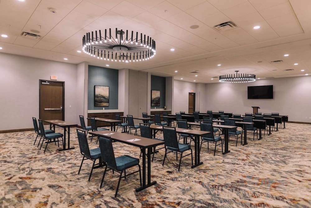 Embassy Suites by Hilton Gatlinburg Resort - photo 67