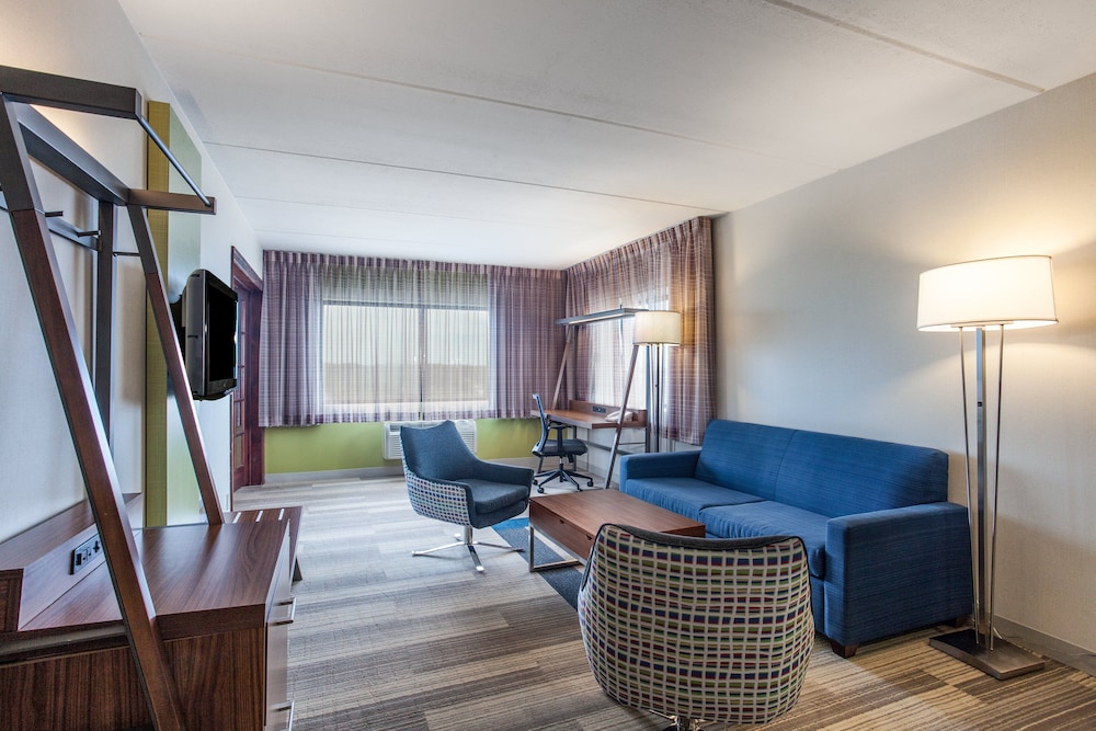 Holiday Inn Express Hauppauge Long Island - photo 8