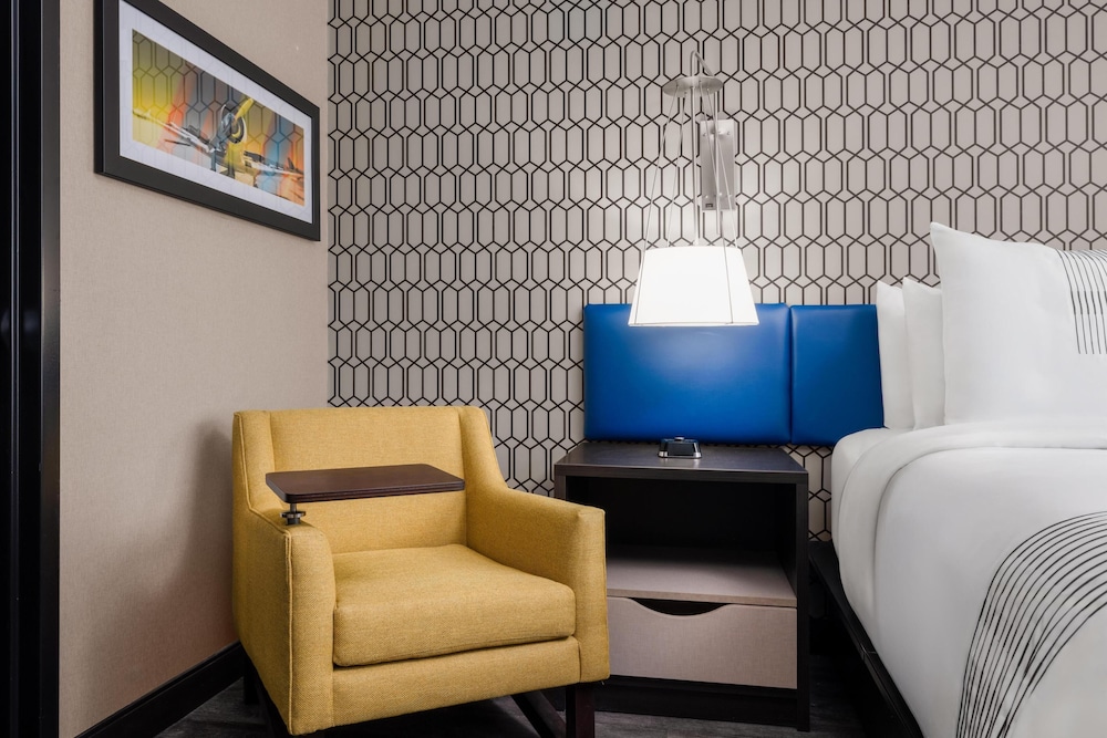 GLō Best Western Bronx NYC - photo 14