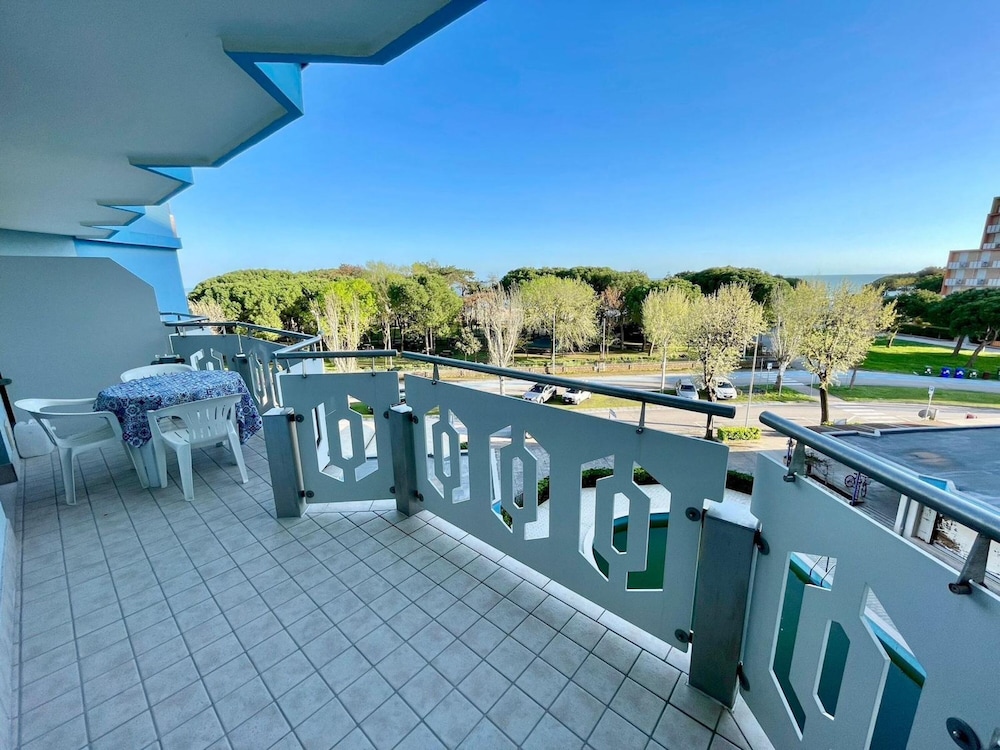 Seafront Apartment With Pool — 4-Star Luxury Hotel in Caorle, Italy