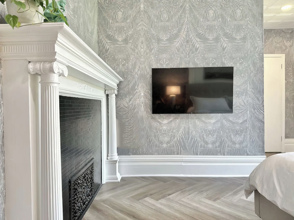 The Elliott Hotel at Highland Park - photo 13
