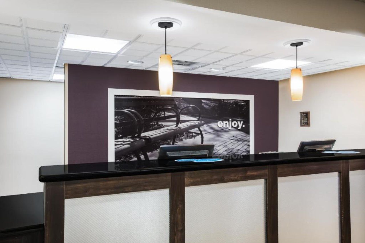 Hampton Inn Cleveland Airport Tiedeman Rd - photo 3