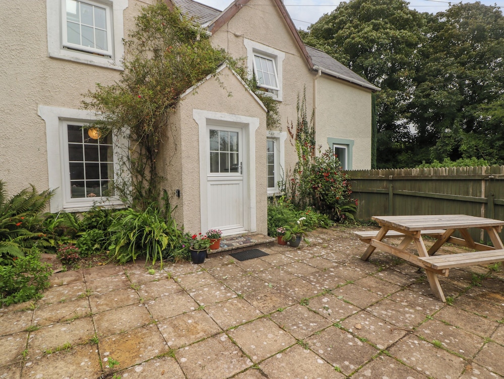2 Cheriton Cottages in Pembroke, United Kingdom