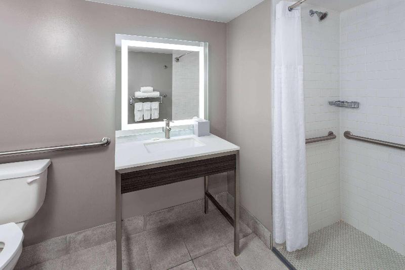Super 8 By Wyndham Baltimore Northwest - photo 18