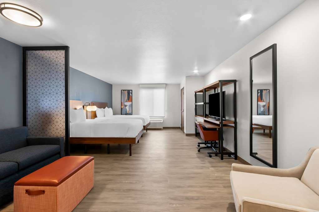 Everhome Suites Glendale Sports Entertainment District - photo 13