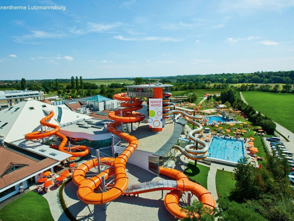 Luxurious Apartment on Pannonia Golf Course — 4-Star Luxury Hotel in Lutzmannsburg, Austria