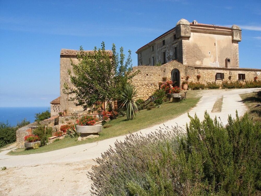 Il Castello di San Sergio — 4-Star Luxury Hotel in Centola, Italy