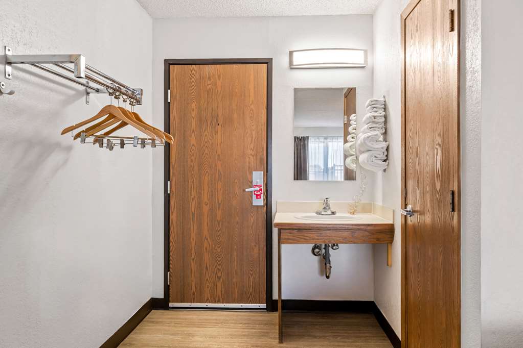 Econo Lodge Billings - photo 26