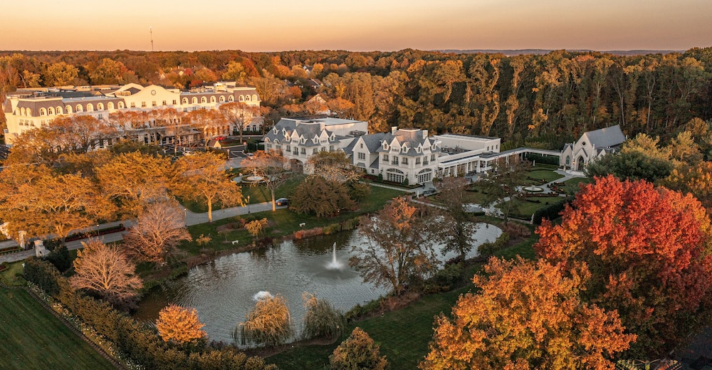 Chateau Grande Hotel — hotel in East Brunswick