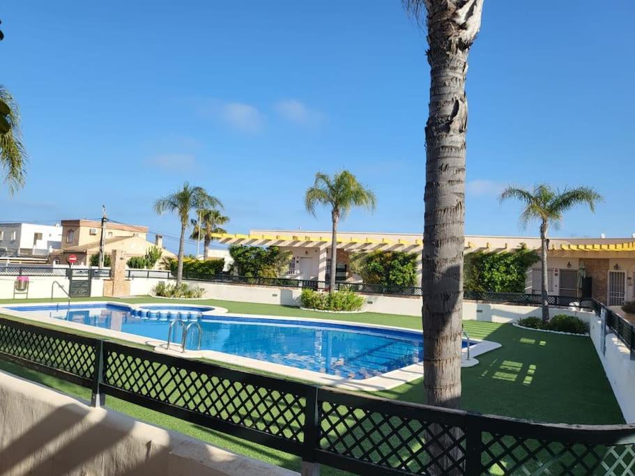Magnifico Adosado Con Piscina Y Barbacoa — 4-Star Luxury Hotel in Pilar De La Horadada, Spain