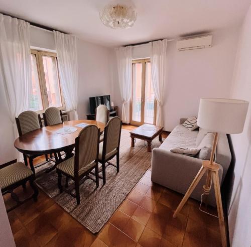 Apartment Al Lago Torri del Benaco — 4-Star Luxury Hotel in Torri Del Benaco, Italy
