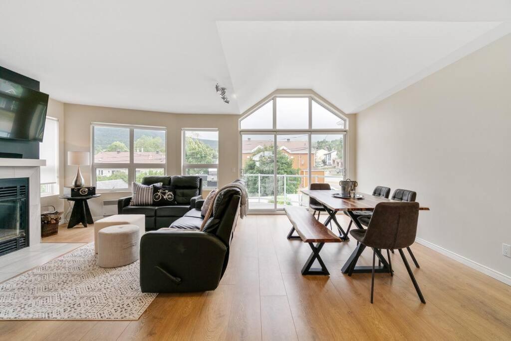 Initial La Charmante Msa Piscine Privée in Quebec, Canada