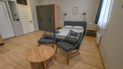 Big studio apt.on Liberty Square