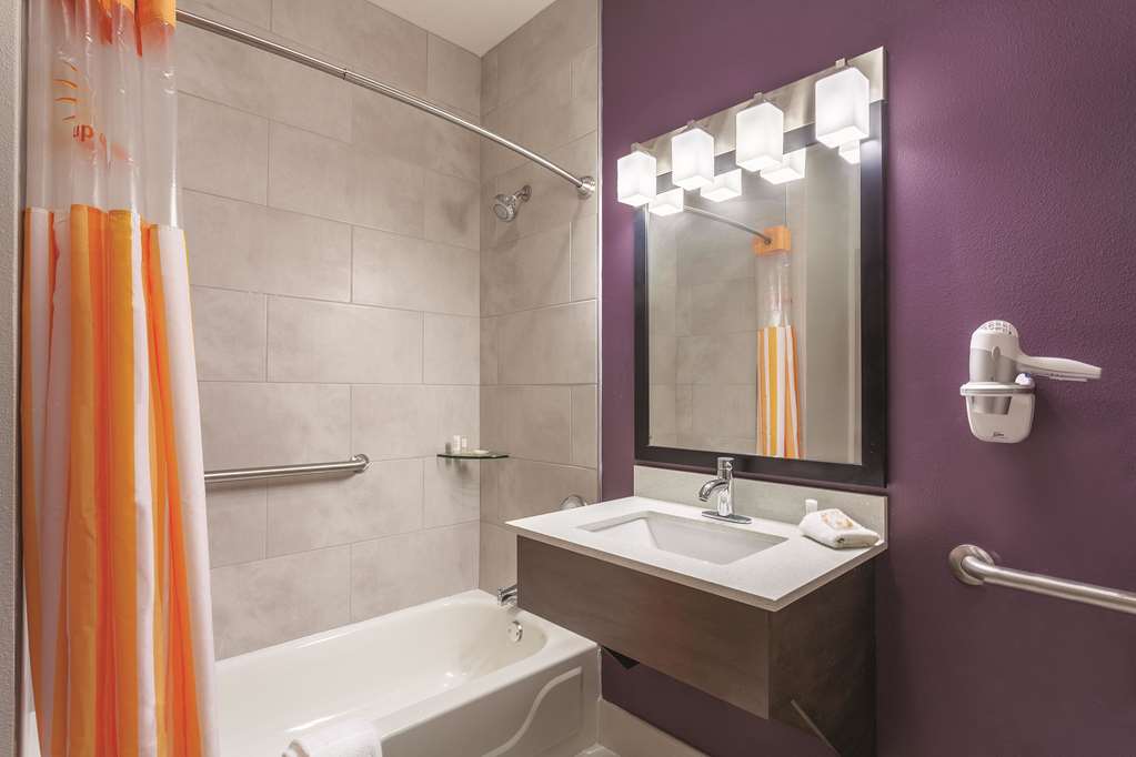 La Quinta Inn & Suites by Wyndham Hopkinsville - photo 14