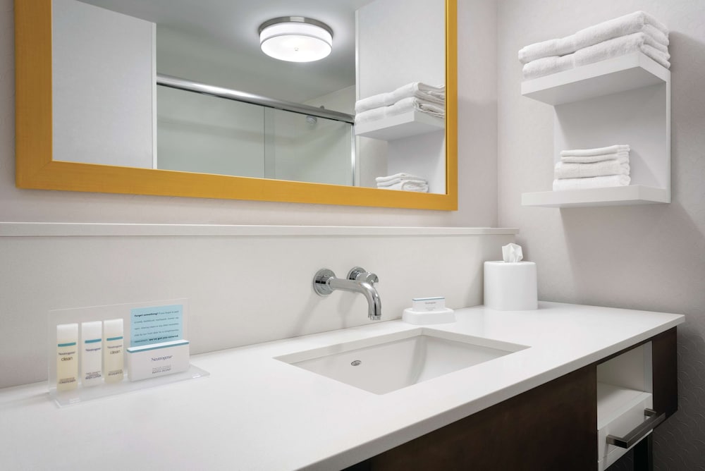 Hampton Inn Champaign Southwest - photo 21