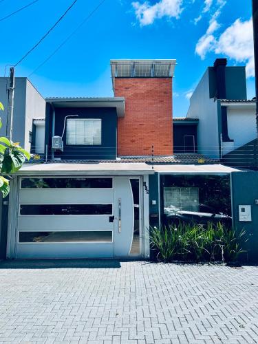 Moderno Sobrado Climatizado com Ar Quente e Frio in Cascavel, Brasil