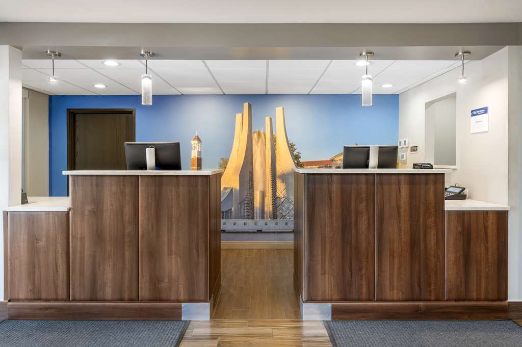 Best Western Plus Lafayette Hotel University Area - photo 13