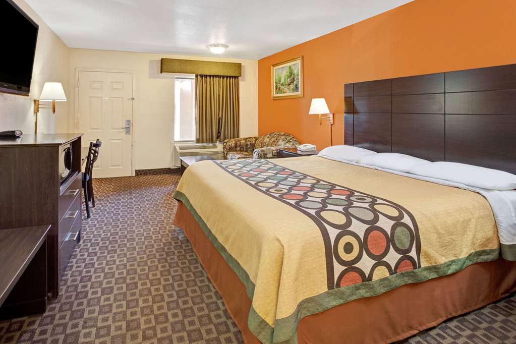 Super 8 by Wyndham Mont Belvieu Baytown East - photo 5