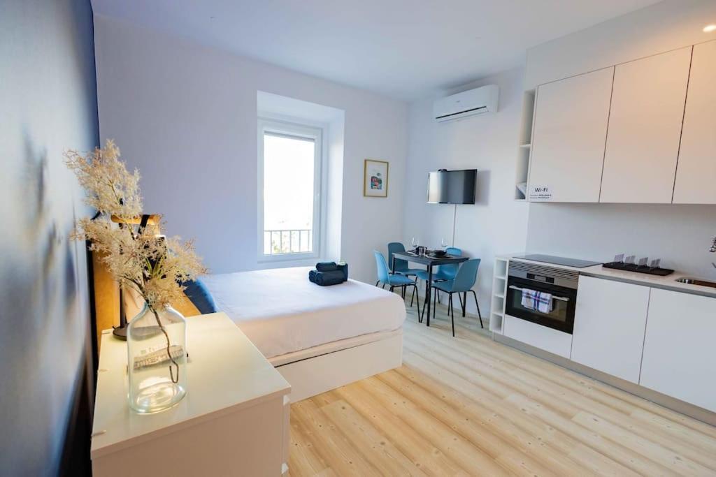 Central Lisbon Stylish Apartment — 4-Star Luxury Hotel in Lisbon, Portugal
