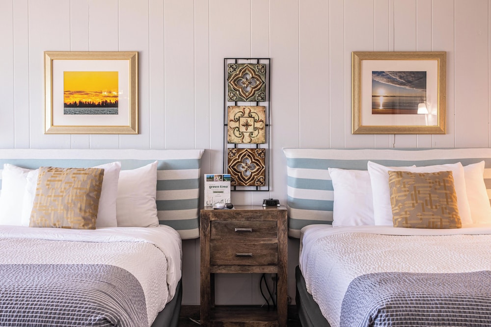 Beachfront Inn - photo 30