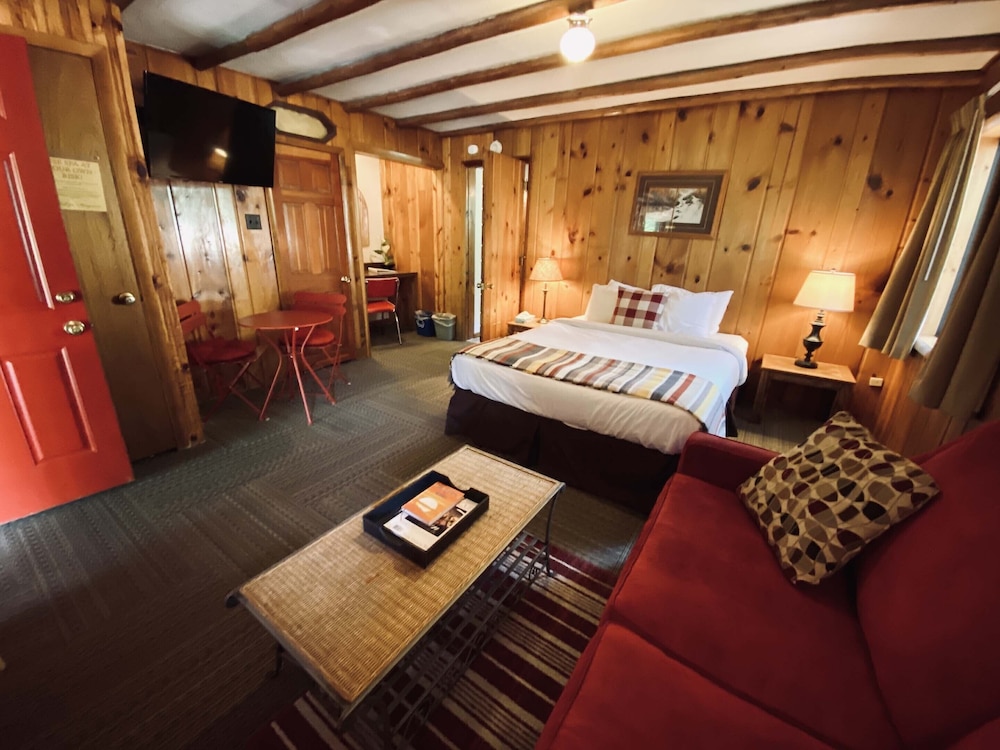 Foot of the Mountain Motel - photo 14