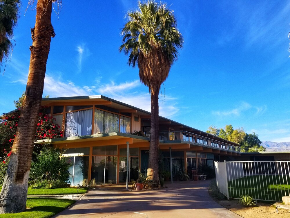 The Palms At Indian Head - carbon neutral hotel in Borrego Springs