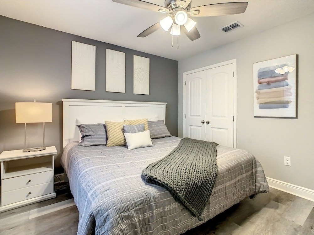 Fun Games & Relaxation At Solterra Resort 6 Bedroom Home by Redawning - photo 6