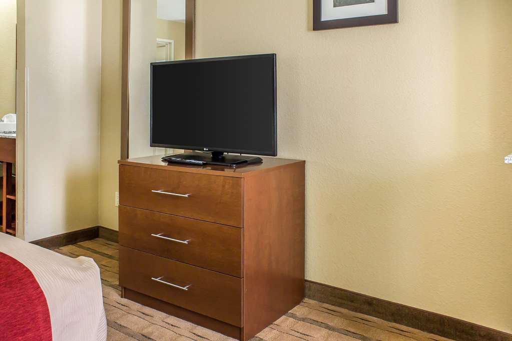 Comfort Inn & Suites Cedar Rapids North Collins Road - photo 32